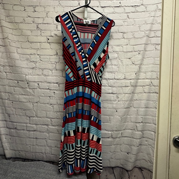 LEOTA - Geometric Dress - Picture 1 of 6